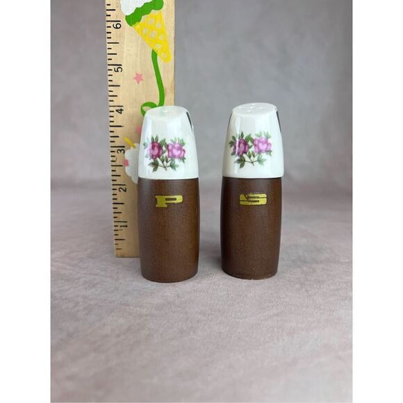 1960s Vintage Wooden Rose Mod MCM Salt and Pepper Shakers - Picture 2 of 7